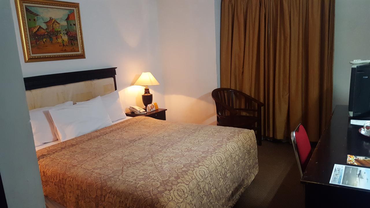 Grand Tembaga Hotel Timika Bagian luar foto