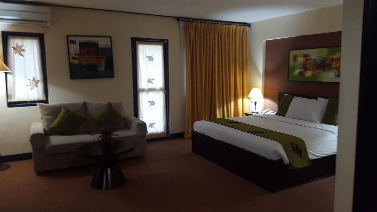 Grand Tembaga Hotel Timika Bagian luar foto