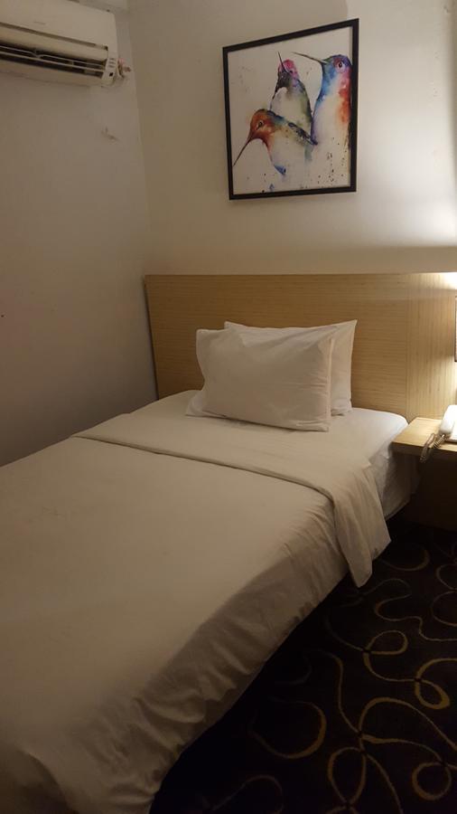 Grand Tembaga Hotel Timika Bagian luar foto