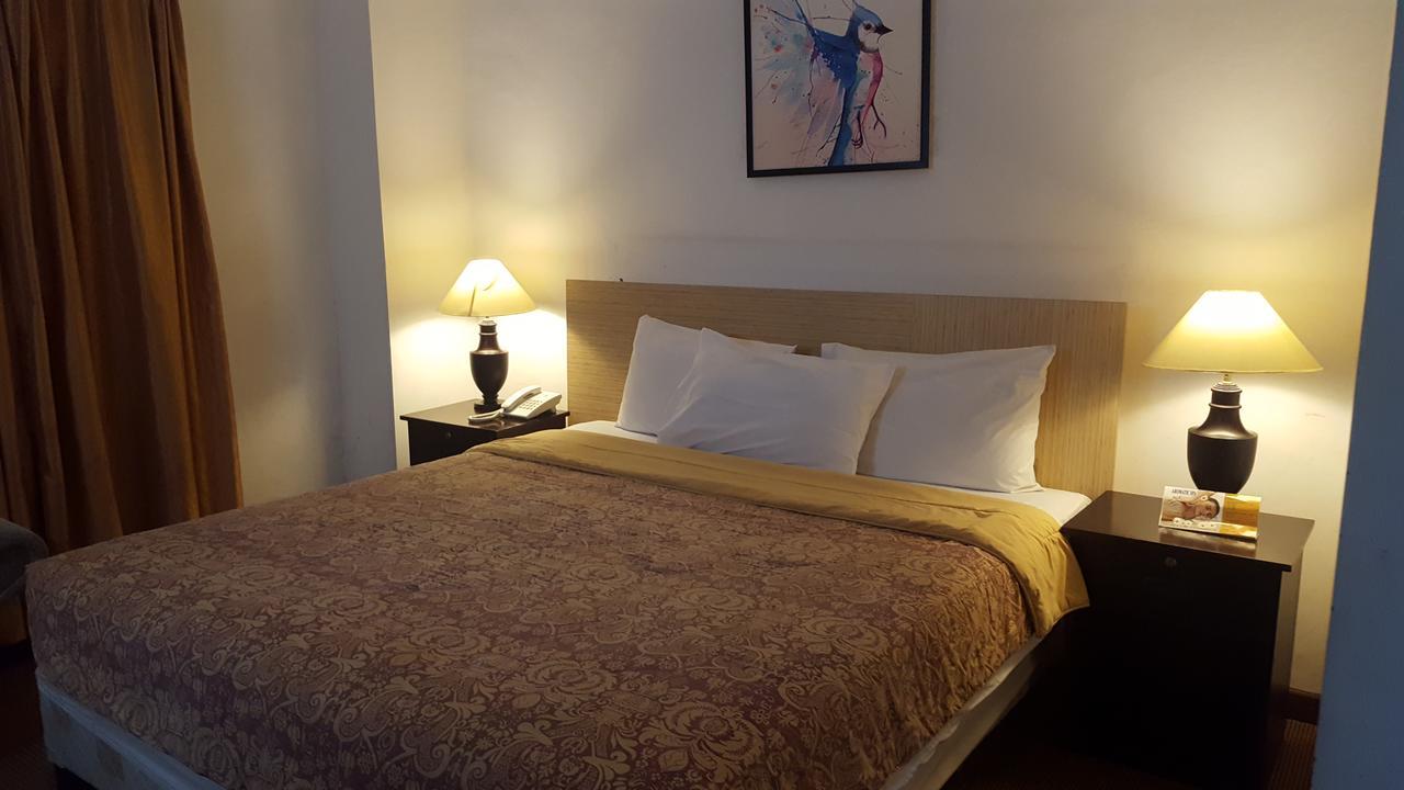 Grand Tembaga Hotel Timika Bagian luar foto